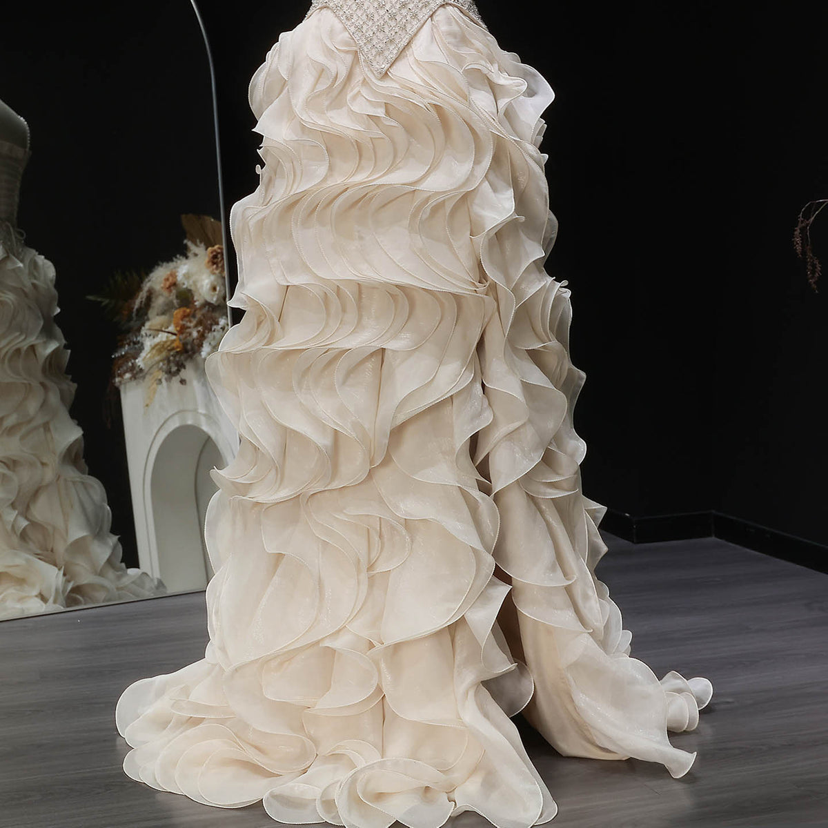SS257 Ivory Cascade